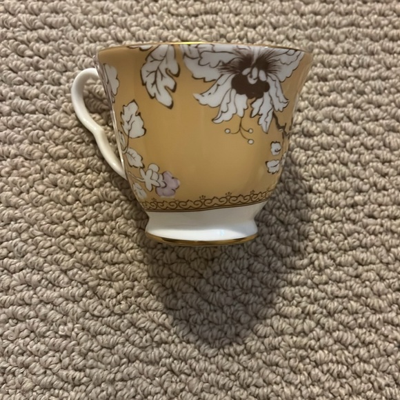 Wedgwood Butterfly bloom yellow teacup - Picture 4 of 6